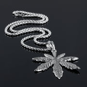 Maple leaf classic necklace